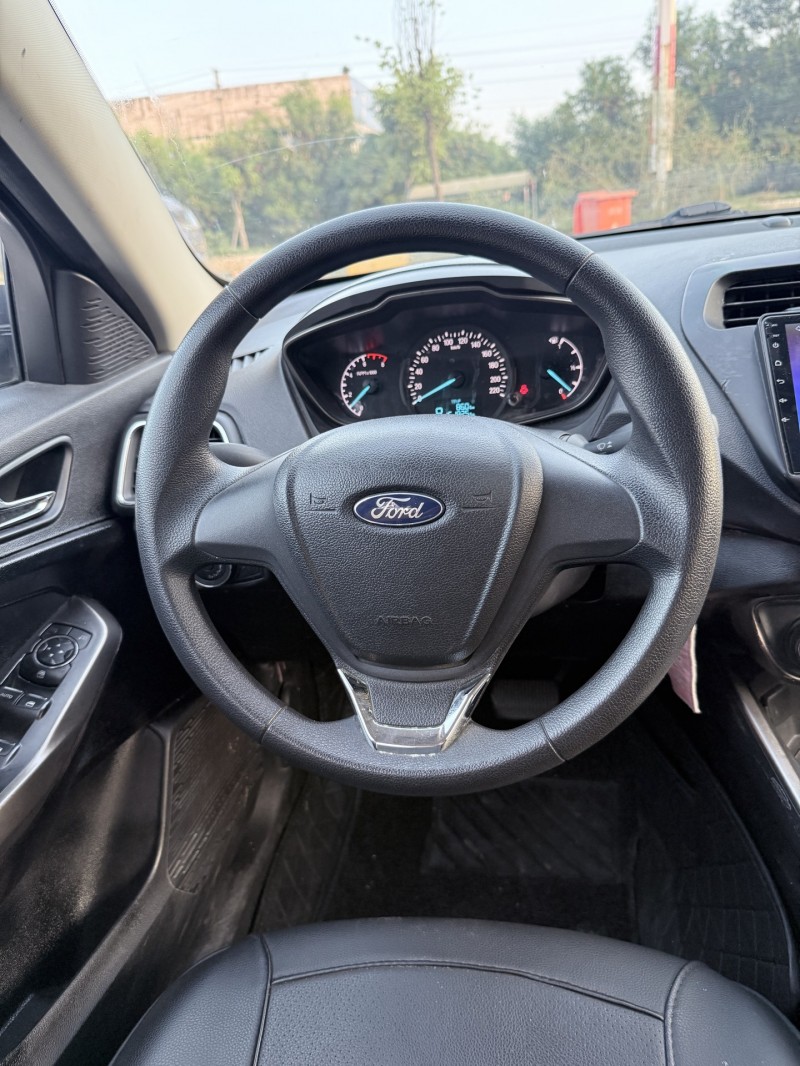 潮州17年福特福睿斯4