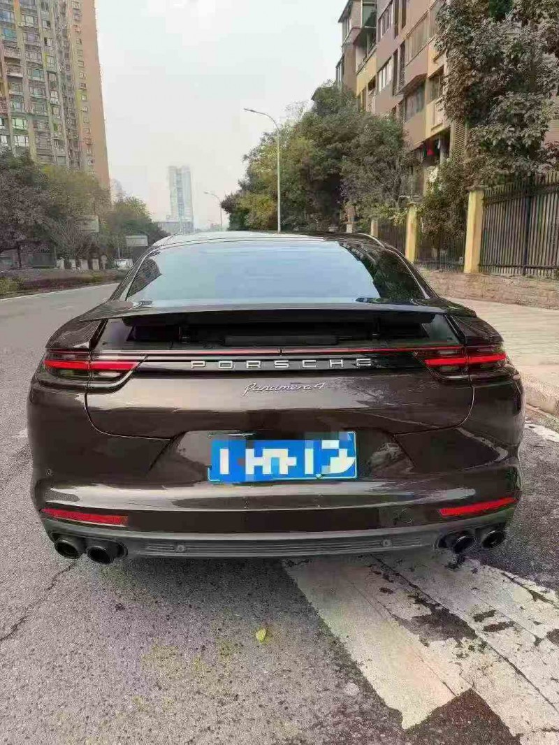 重庆18年保时捷帕拉梅拉9