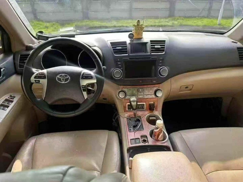 广州13年丰田汉兰达8