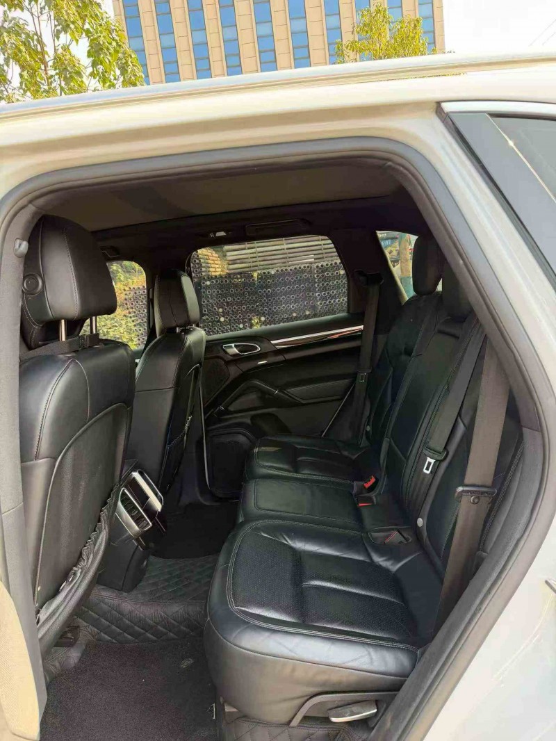 张家界15年保时捷卡宴5