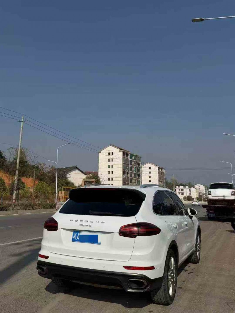 张家界15年保时捷卡宴7