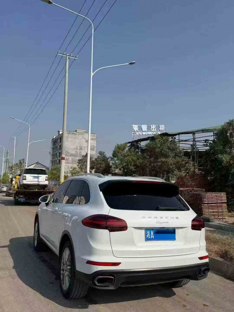 张家界15年保时捷卡宴8