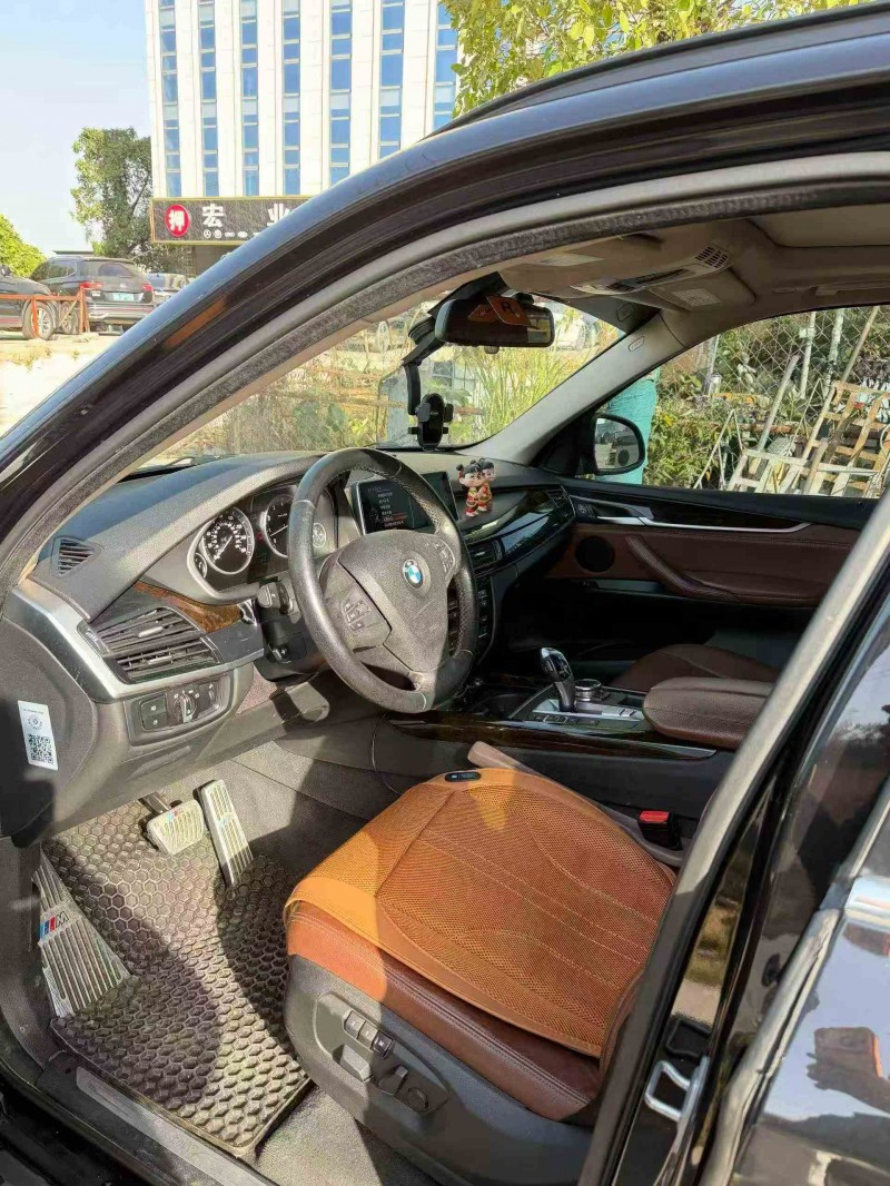 张家界15年宝马X57