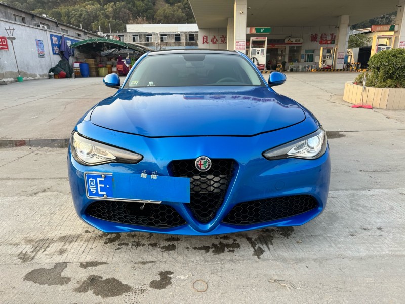 潮州19年阿尔法·罗密欧Giulia1