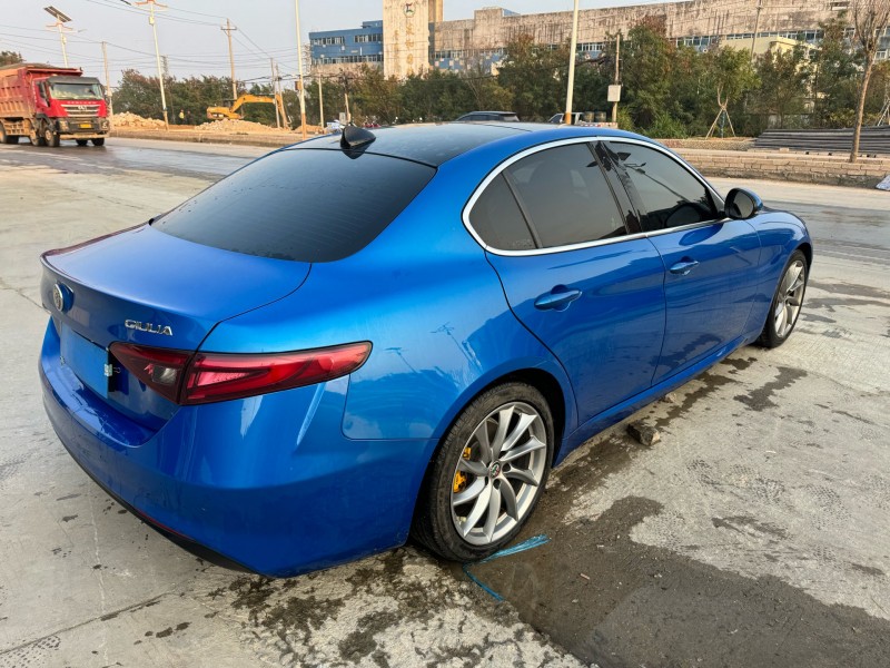 潮州19年阿尔法·罗密欧Giulia8