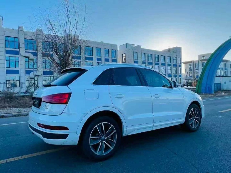 济宁19年奥迪Q38