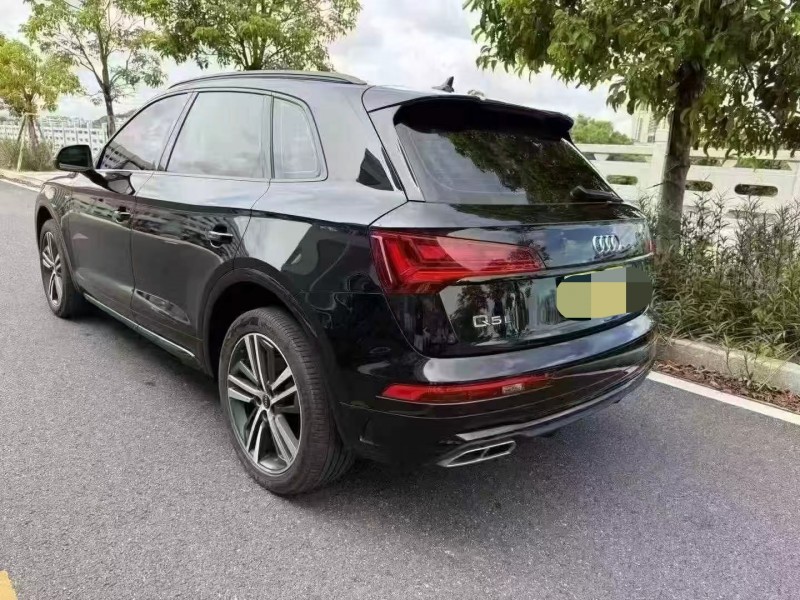 中山22年奥迪Q57