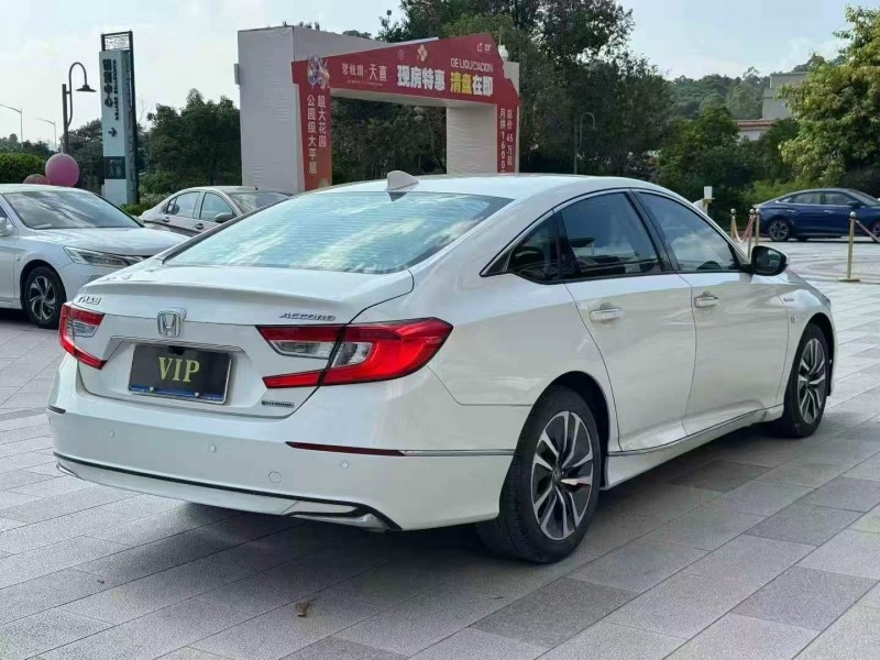 东莞19年本田雅阁8