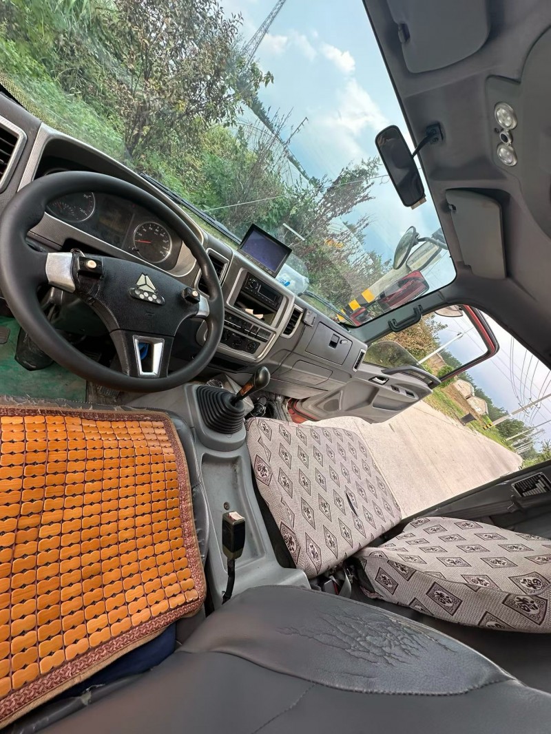 徐州19年卡车系列重汽豪沃8