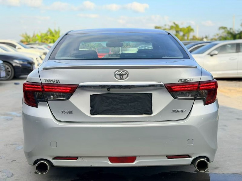 汕头12年丰田锐志8