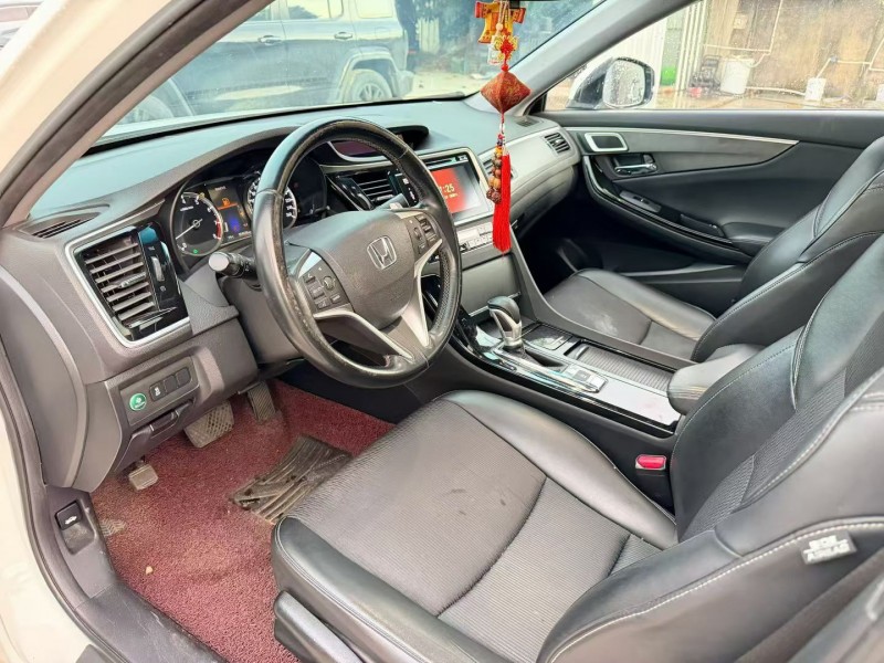 汕头17年本田思铂睿3