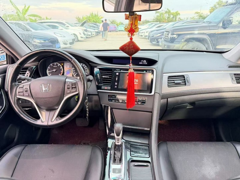 汕头17年本田思铂睿6