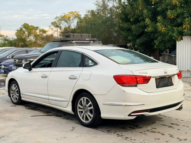 汕头17年本田思铂睿7