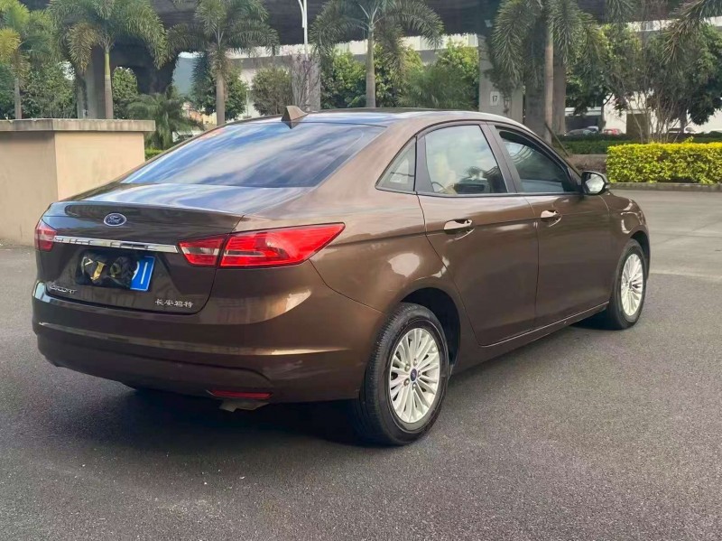 漳州15年福特福睿斯7