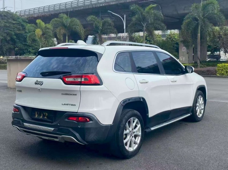 漳州17年Jeep自由光7