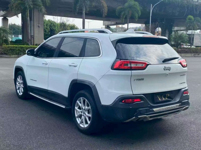 漳州17年Jeep自由光8