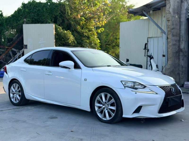 汕头14年雷克萨斯IS9