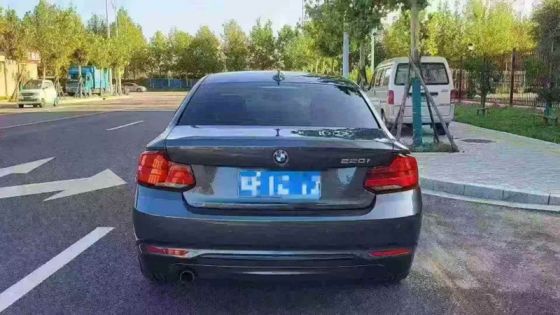 承德19年宝马2系9