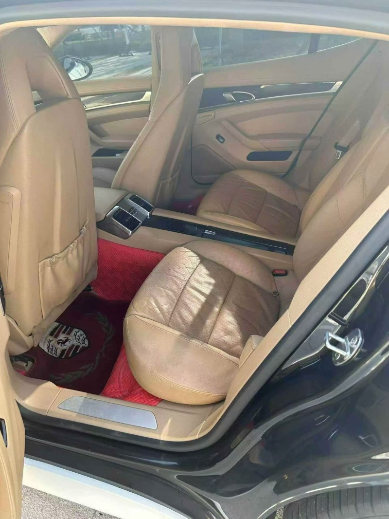 南阳12年保时捷帕拉梅拉8