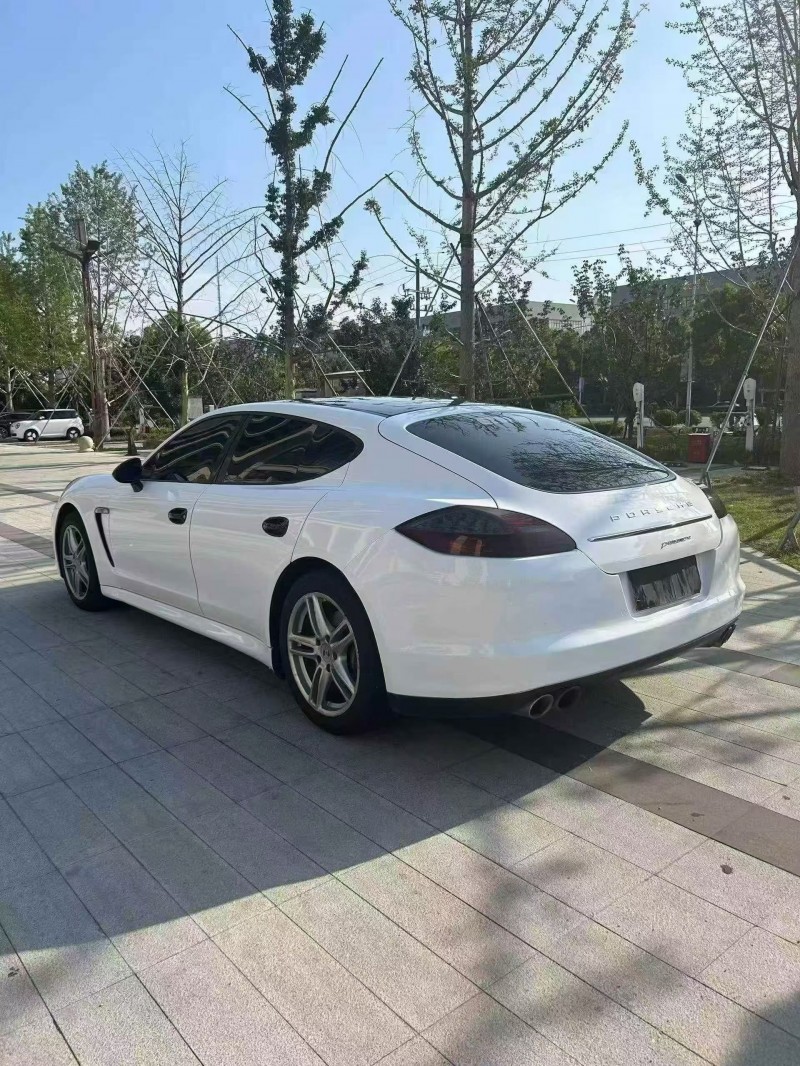 南阳12年保时捷帕拉梅拉9