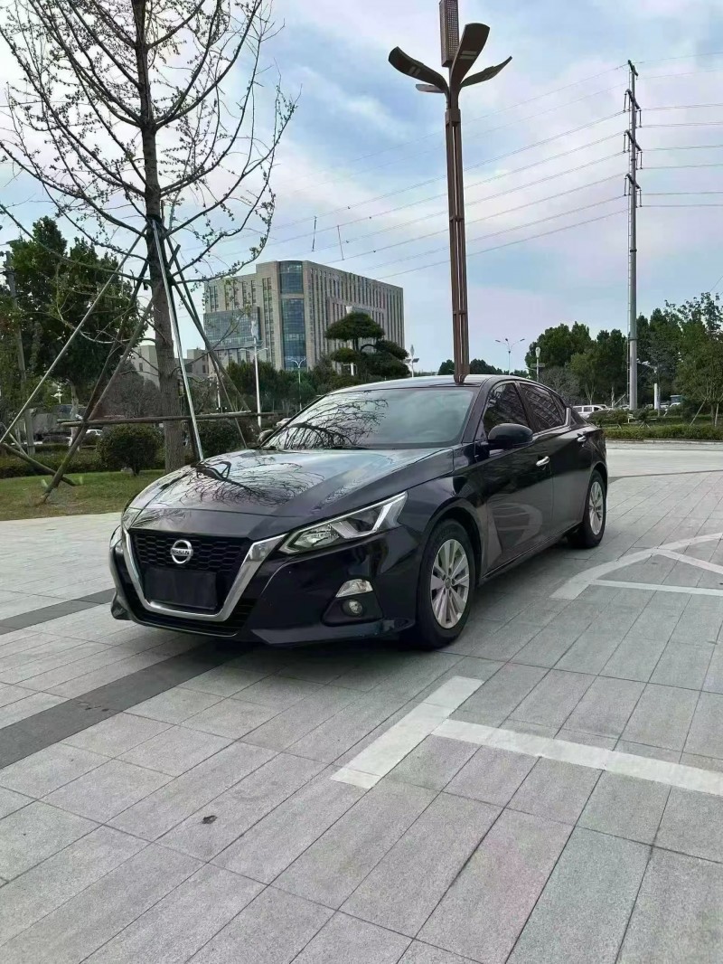 南阳22年日产天籁2