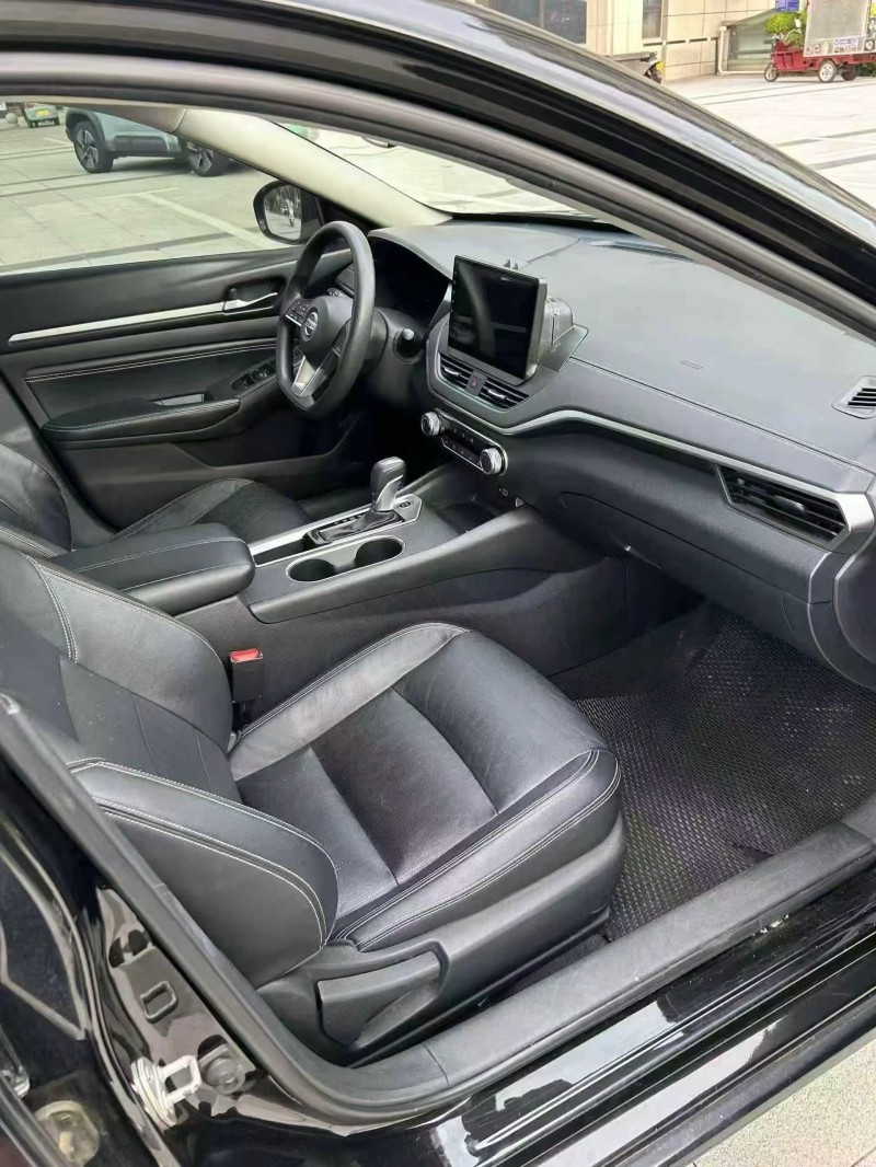 南阳22年日产天籁3