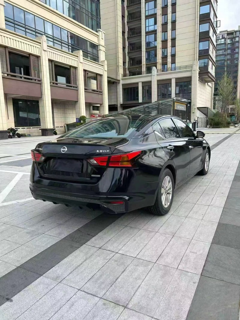 南阳22年日产天籁4