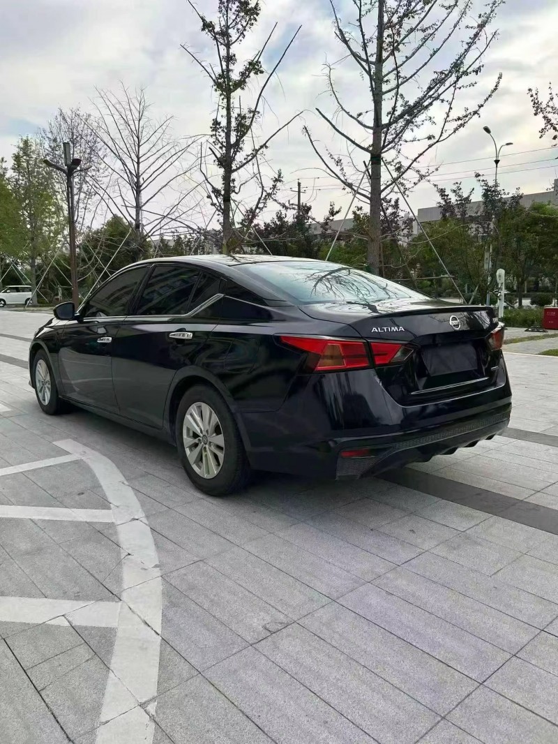 南阳22年日产天籁8