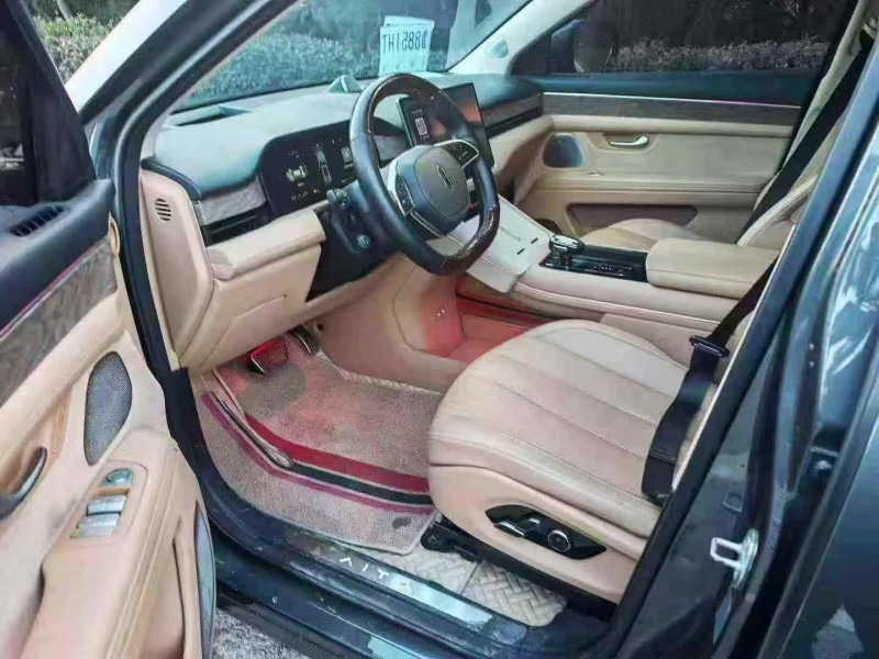 济宁22年华为智选问界6