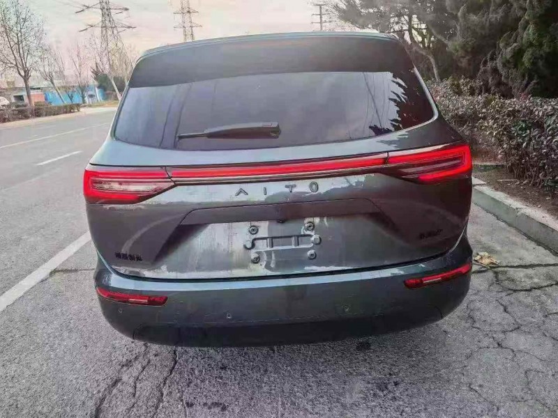 济宁22年华为智选问界8