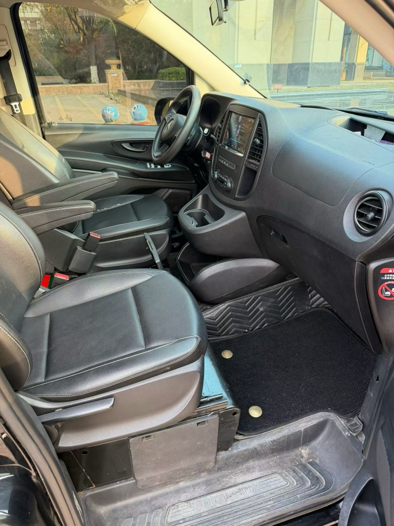 南阳20年奔驰威霆6