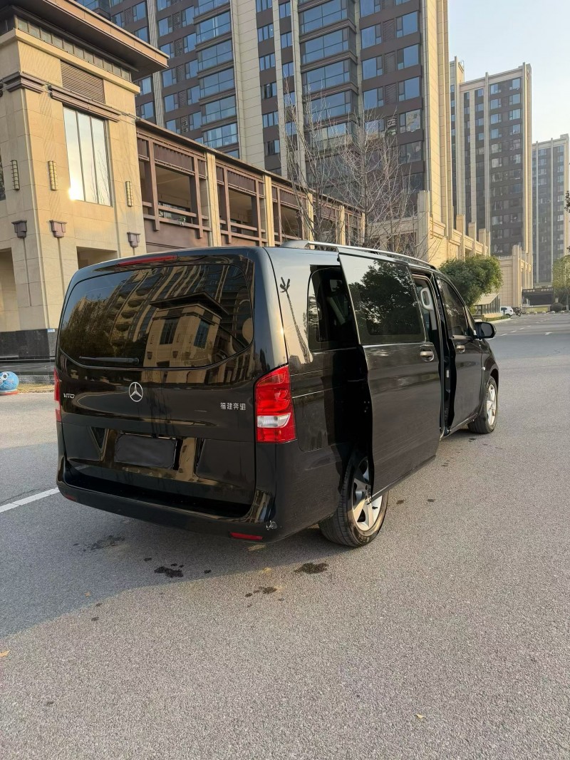 南阳20年奔驰威霆8