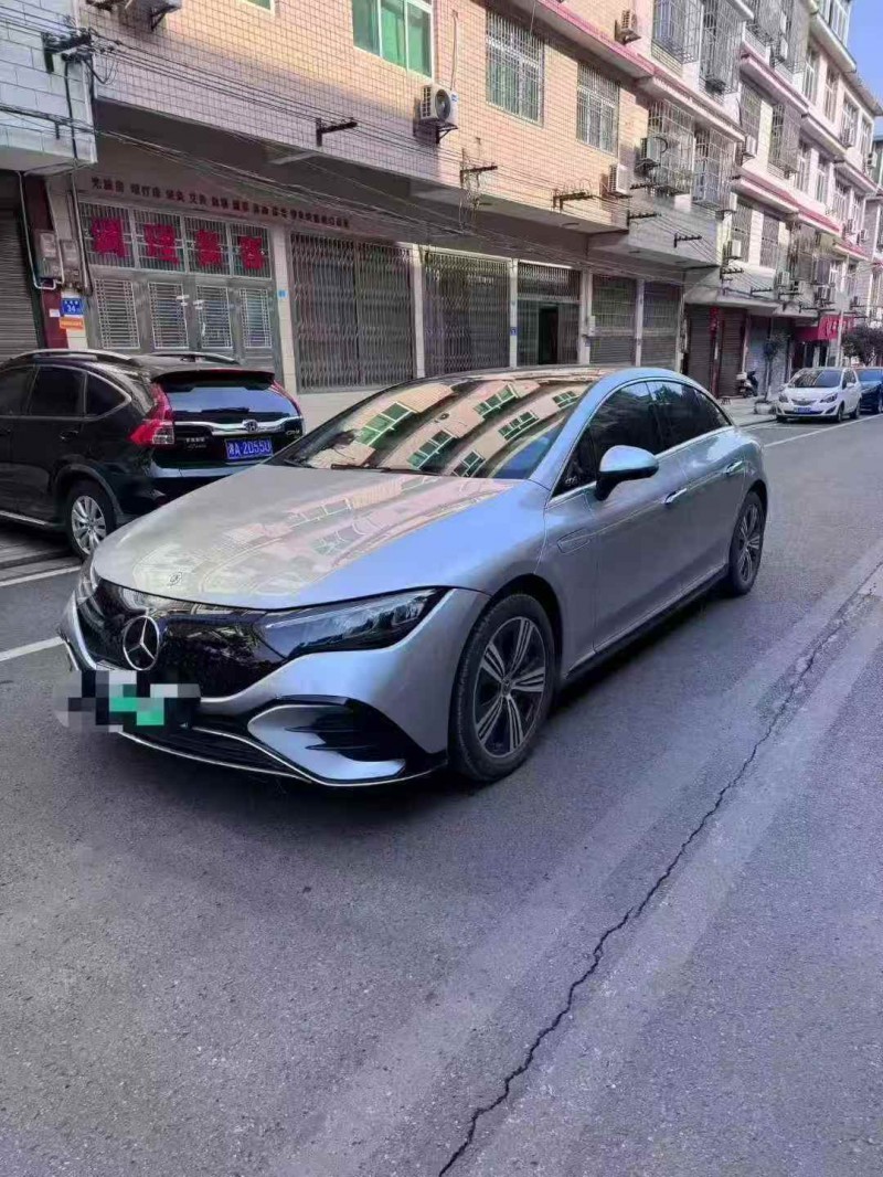 张家界23年奔驰EQE3