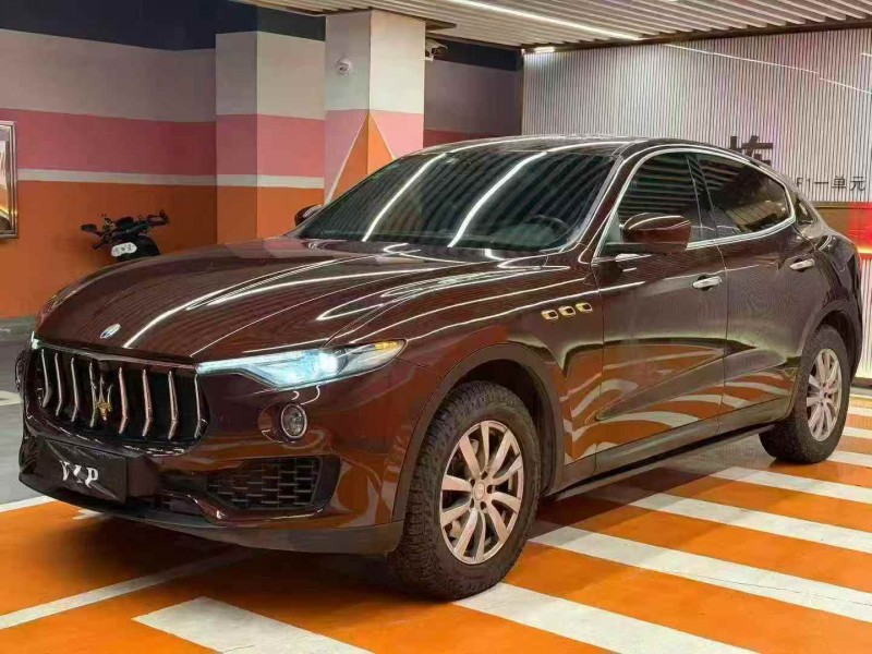 张家界18年玛莎拉蒂Levante3