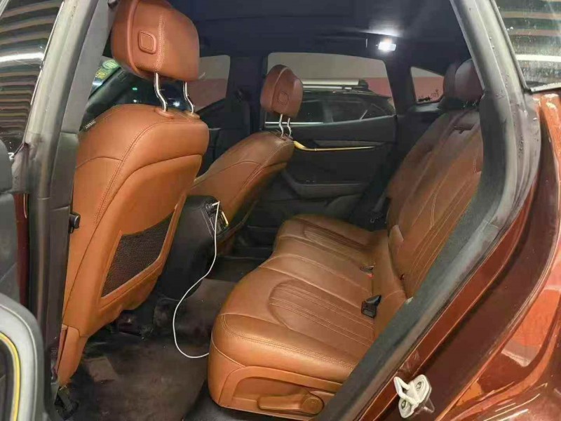 张家界18年玛莎拉蒂Levante5