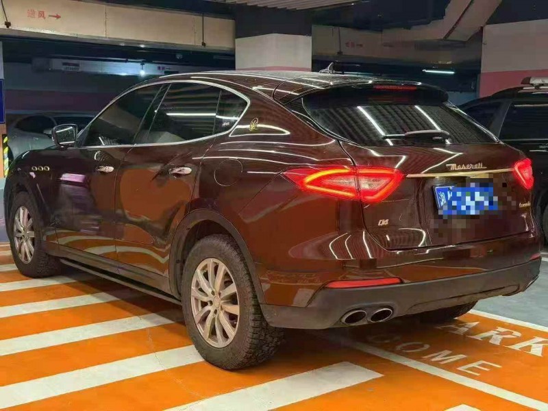 张家界18年玛莎拉蒂Levante7