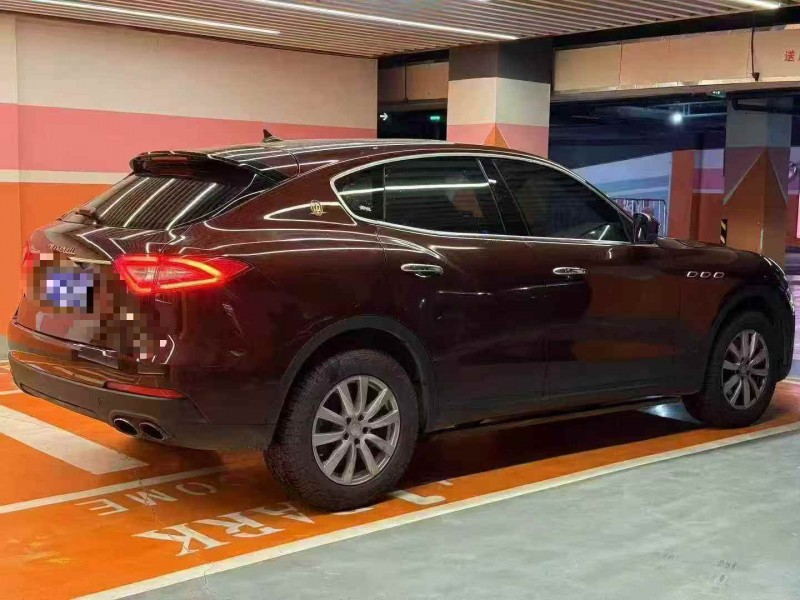 张家界18年玛莎拉蒂Levante8