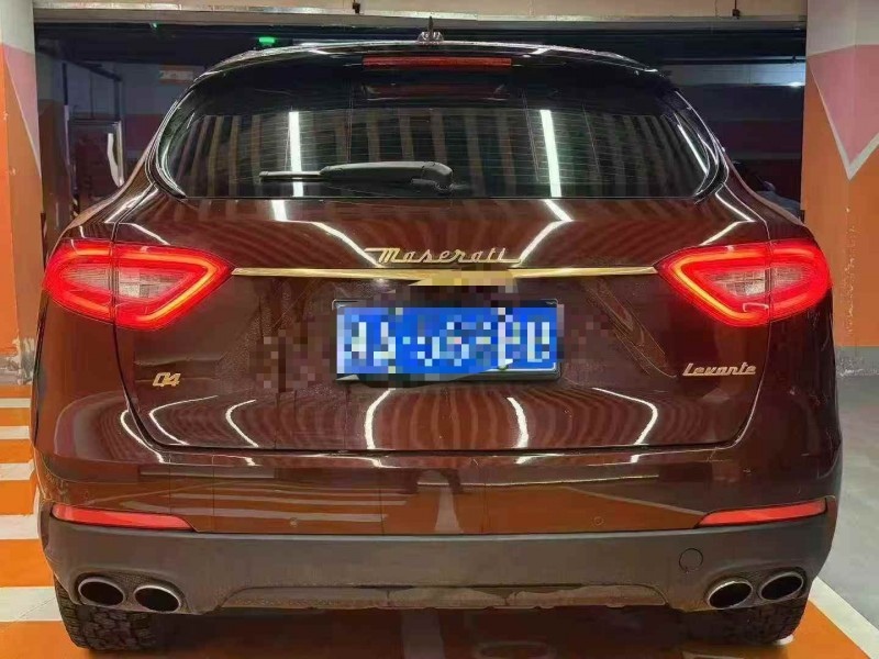 张家界18年玛莎拉蒂Levante9