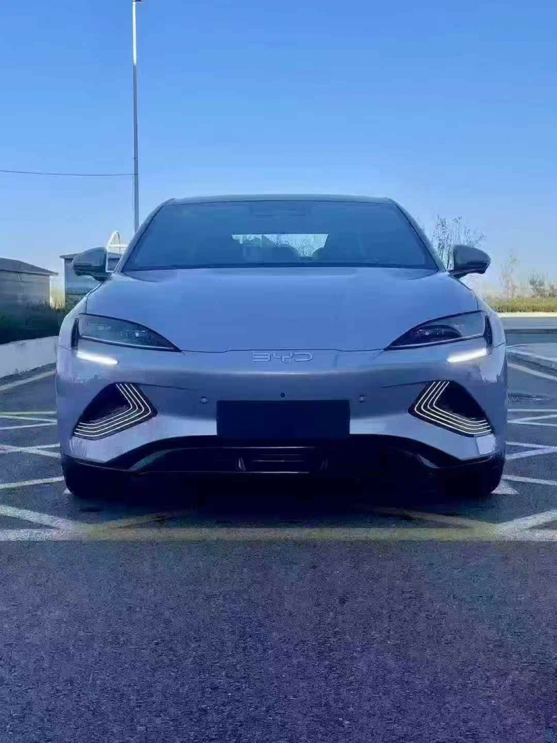 邯郸25年比亚迪海豹1