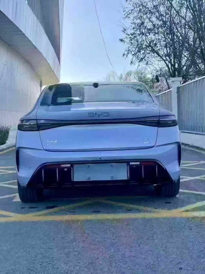 邯郸25年比亚迪海豹8