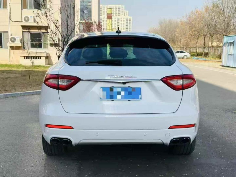 潍坊18年玛莎拉蒂Levante8