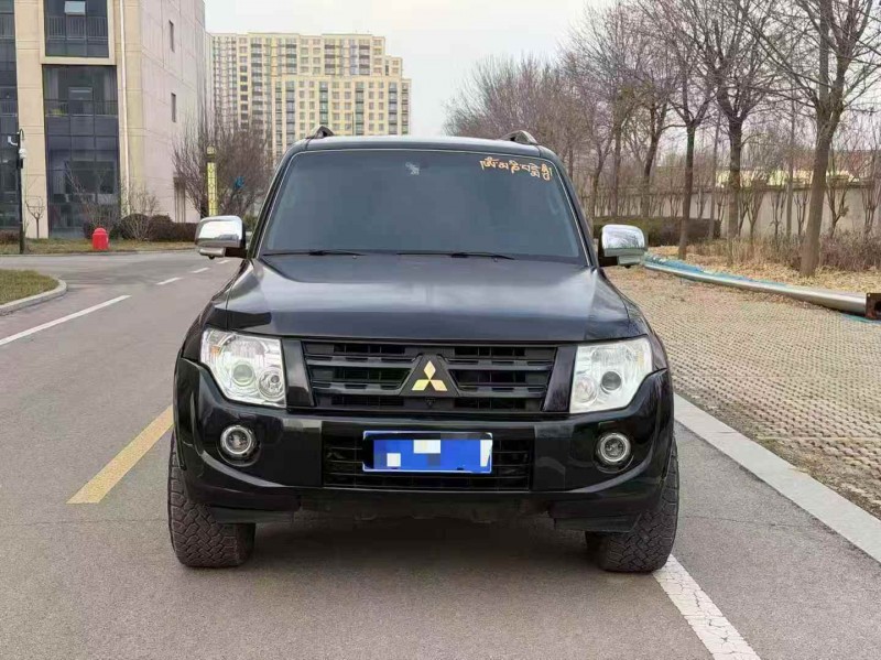 济南13年三菱帕杰罗1