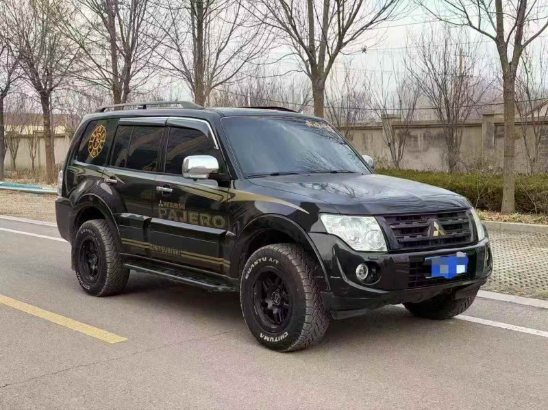 济南13年三菱帕杰罗3