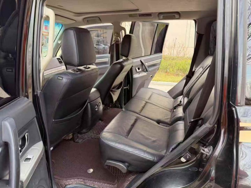 济南13年三菱帕杰罗4