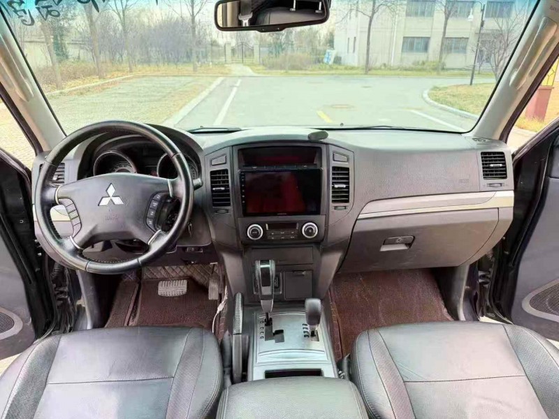 济南13年三菱帕杰罗6