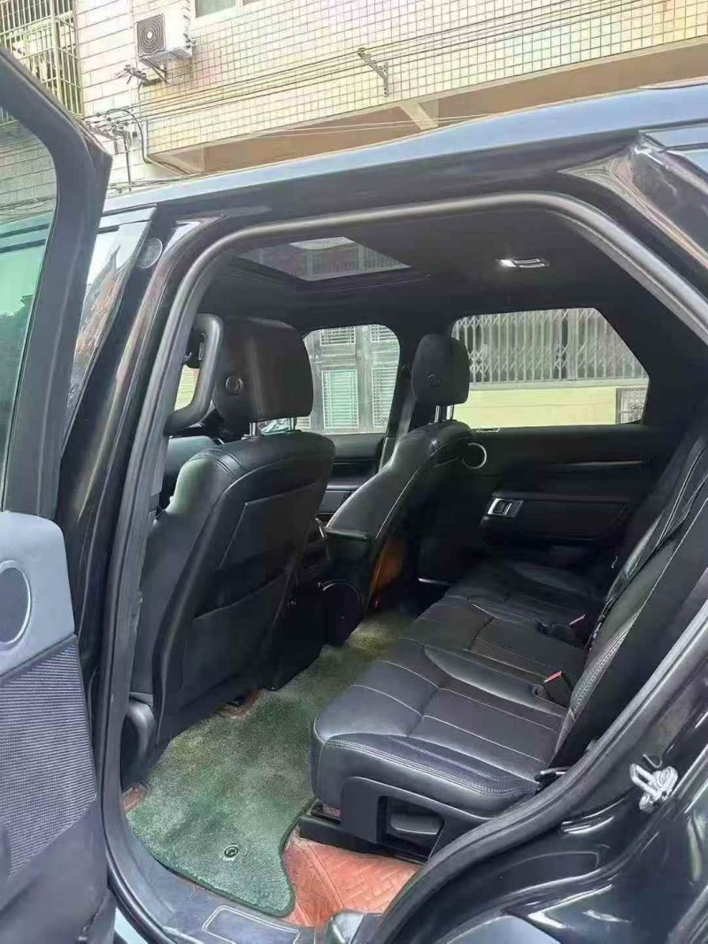 张家界19年路虎发现5