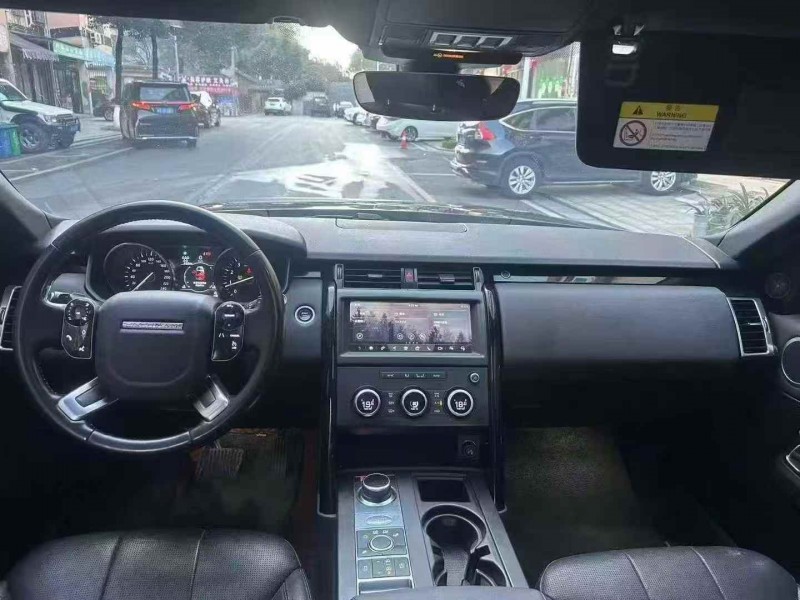 张家界19年路虎发现6