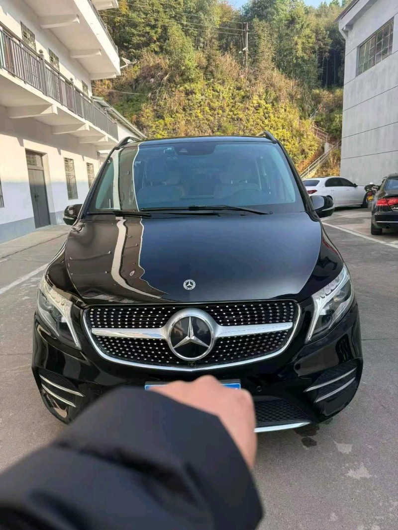 张家界21年奔驰V1