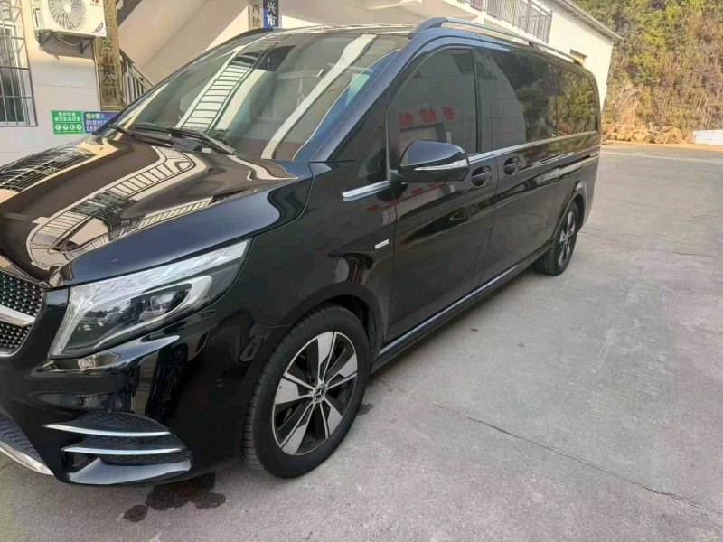 张家界21年奔驰V2