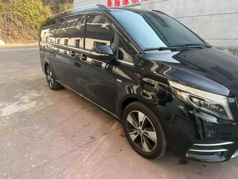 张家界21年奔驰V3